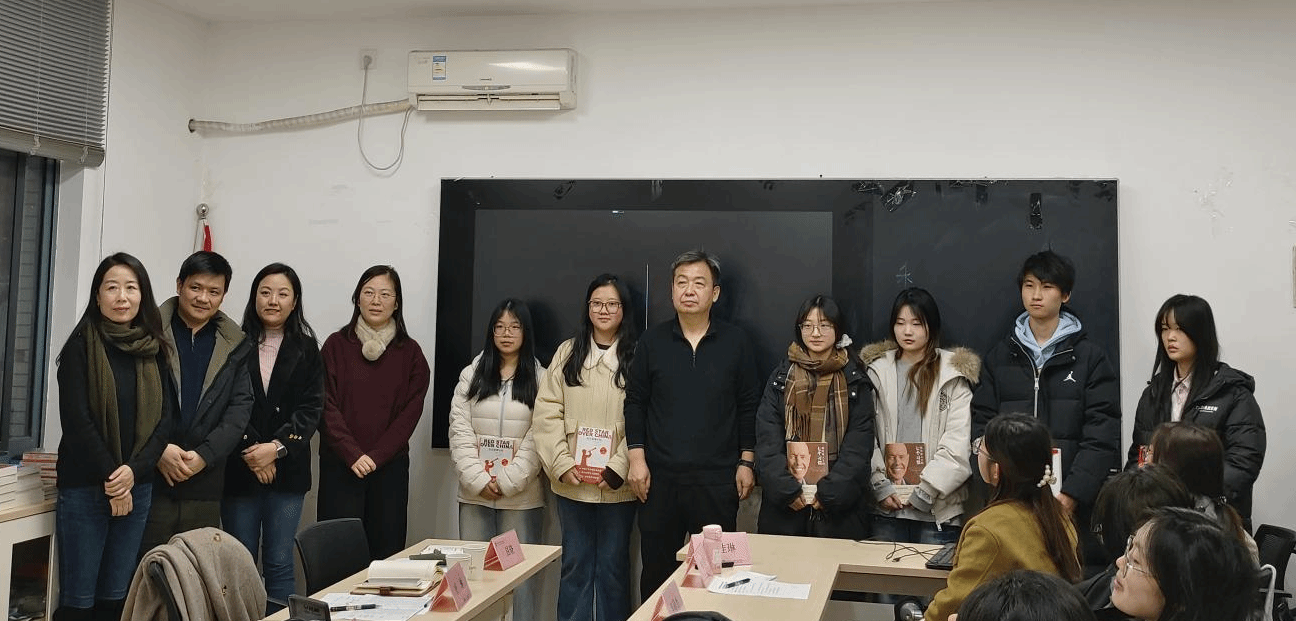 【听青年说】李京昊副校长参加绅士漫画
“听青年说 --与学生面对面”师生座谈会